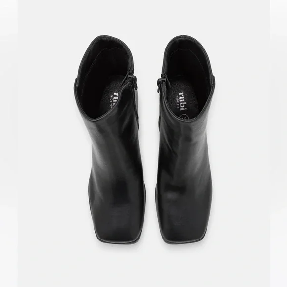 Rubi Shoes by Cotton On Wide Fit
WIDE FIT ASHLEA SQUARE TOE CLASSIC BOOT - - Picture 3 of 5